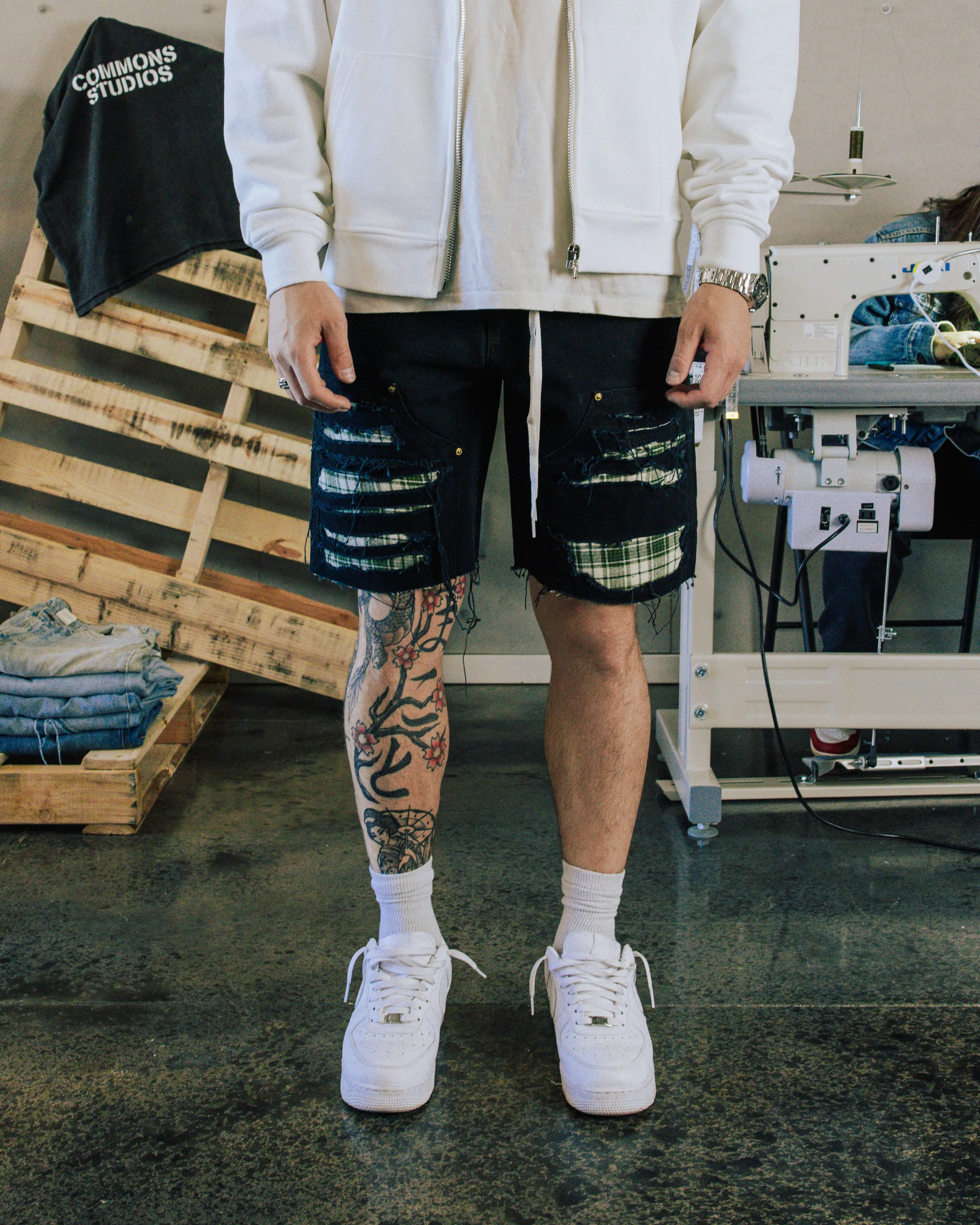 COMMON DOUBLE KNEE SHORT BLACK (R19)